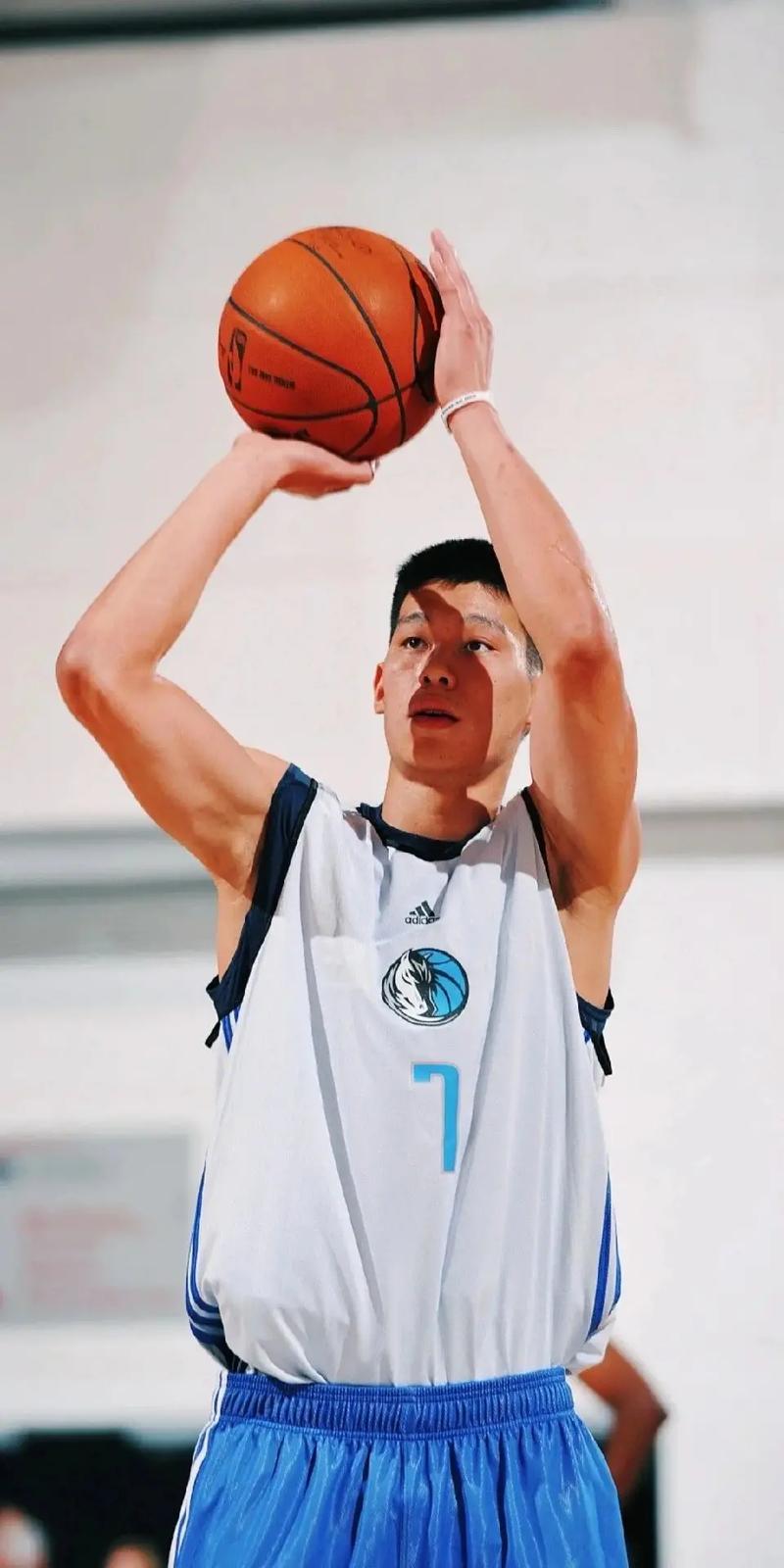 林书豪在nba什么队拿到总冠军