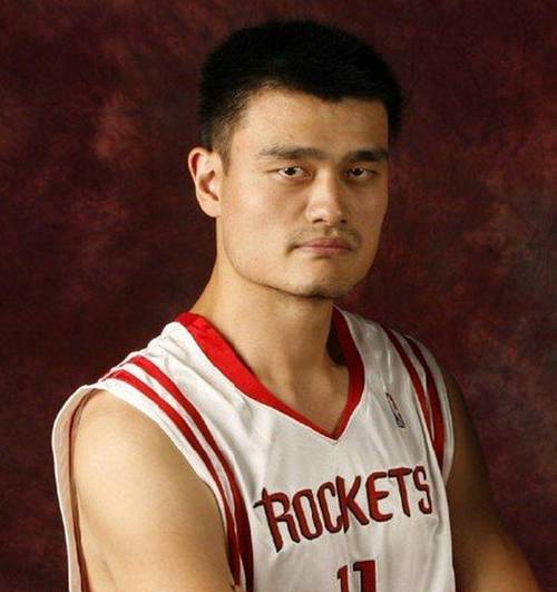 姚明在美国生活了几年