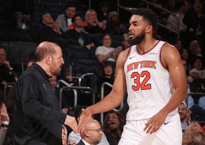 nba季前赛尼克斯对活塞