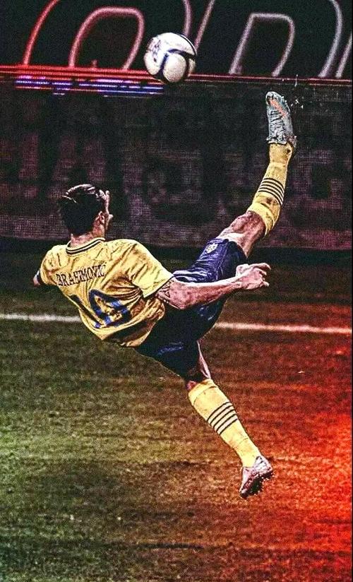 伊布在哪个球队踢球