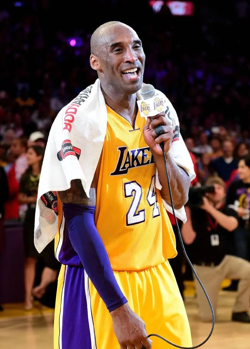 科比退役的具体时间