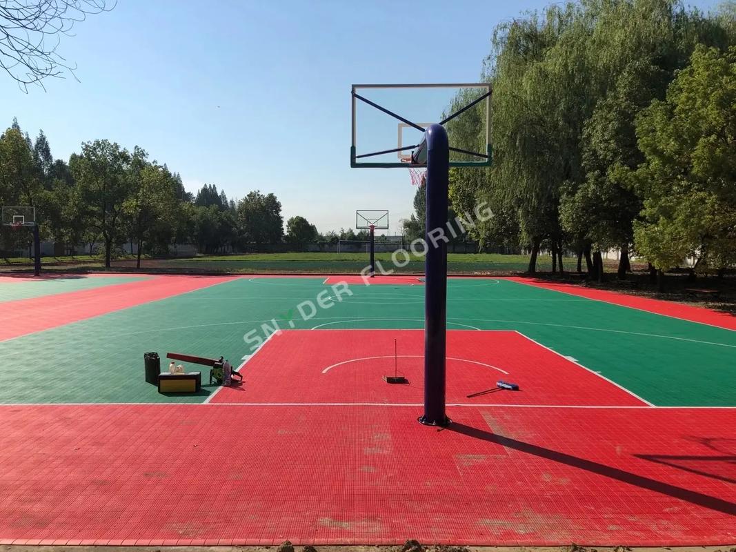 室外篮球球场地面是什么材料