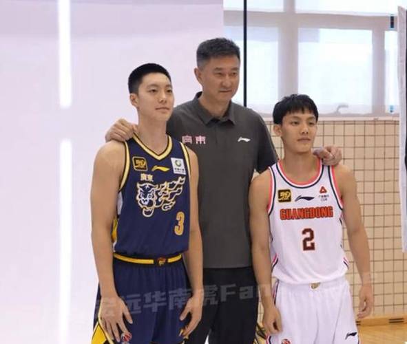 杜锋跟易建联做过队友吗?