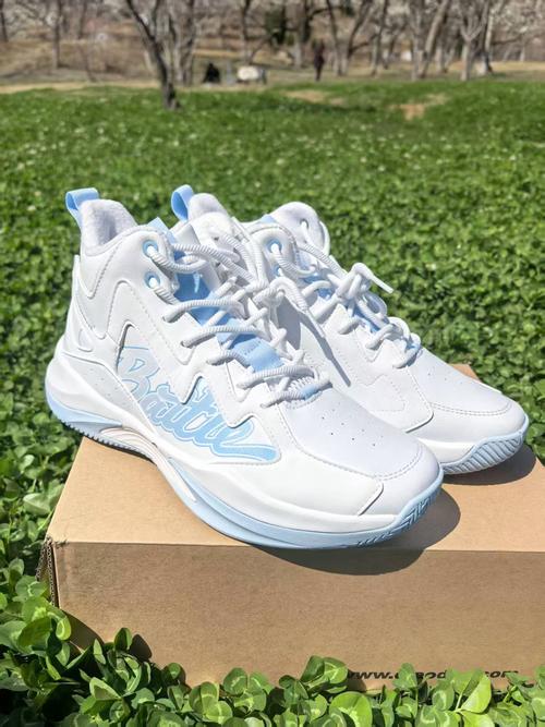 篮球鞋哪个牌子好性价比高又便宜