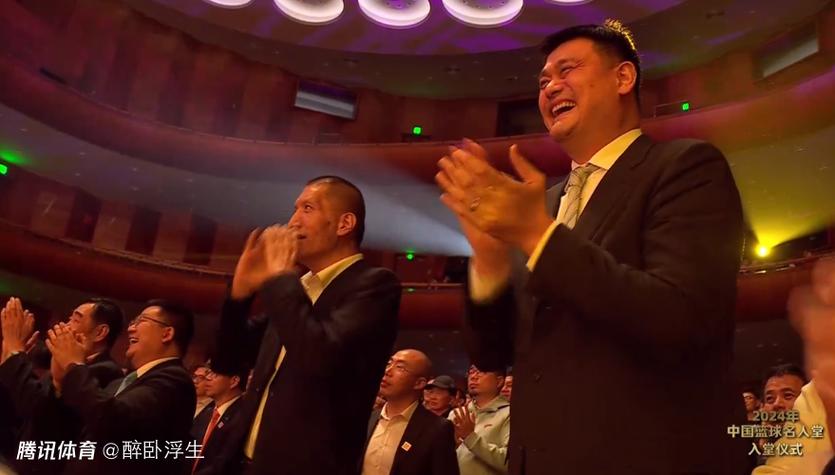 姚明跟谁一起进的名人堂