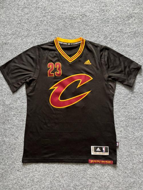 詹姆斯球衣23还是24