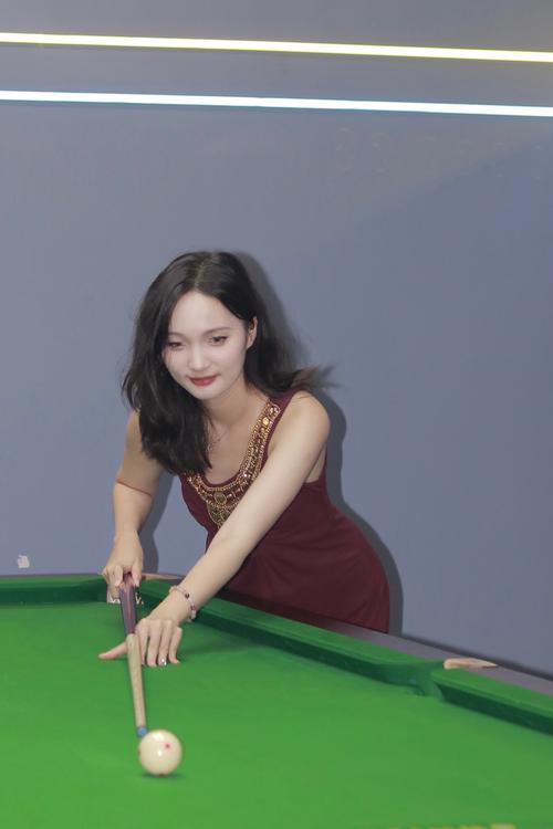 打台球的女人太有魅力了