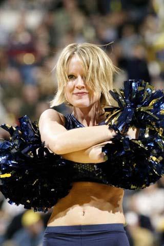 nba拉拉队员不能穿内衣的原因有哪些