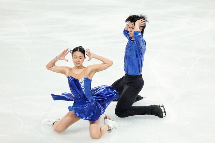 花样滑冰比赛服装要求是什么