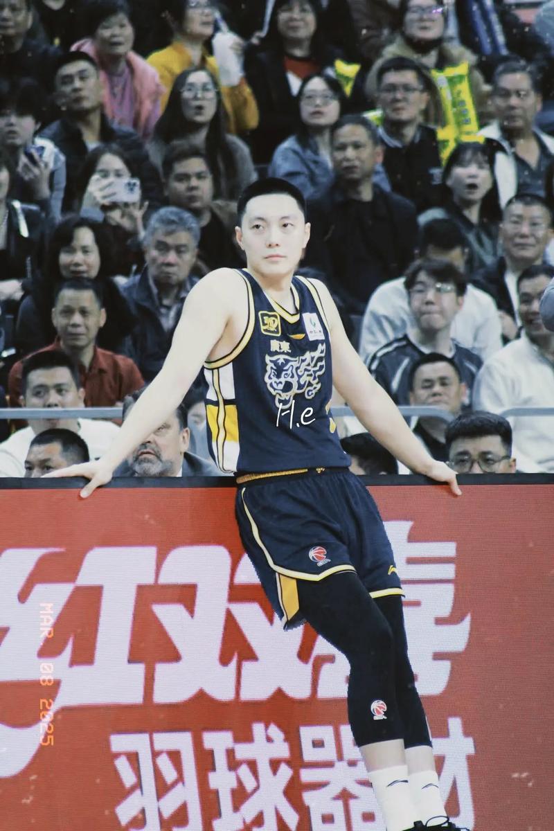 胡明轩篮球打什么位置